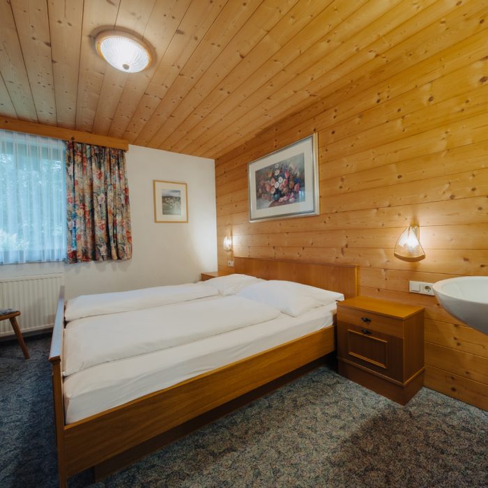 03_Peakview_Appartement_Stehwand_Balzerstrasse_1